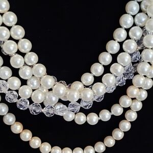 Elegant Pearl and Crystal Necklace